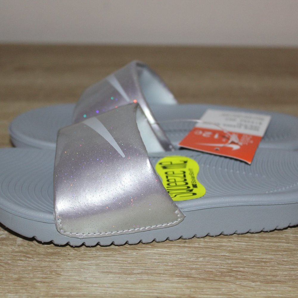 Nike Kawa Slides Girls sz 12c in Wolf Grey - Picture 2 of 5
